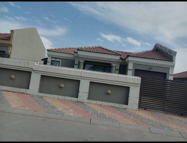 3 BEDROOM HOUSE FOR SALE IN ROODEKOP